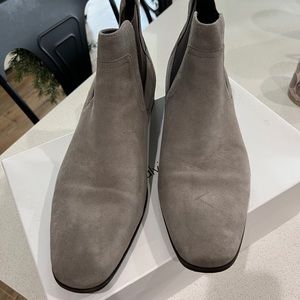 LIKE NEW Calvin Klein Chelsea Boot